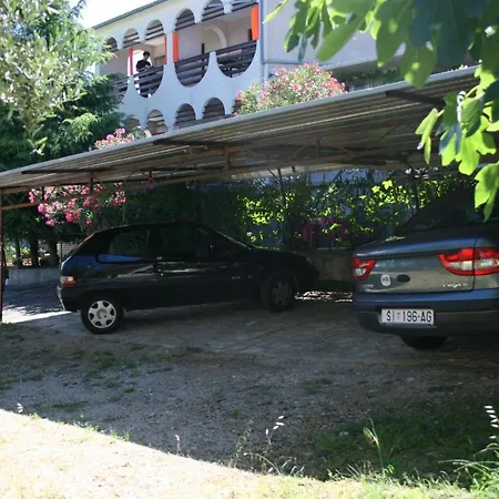 Apartamento With A Parking Space Murter - 5102 *