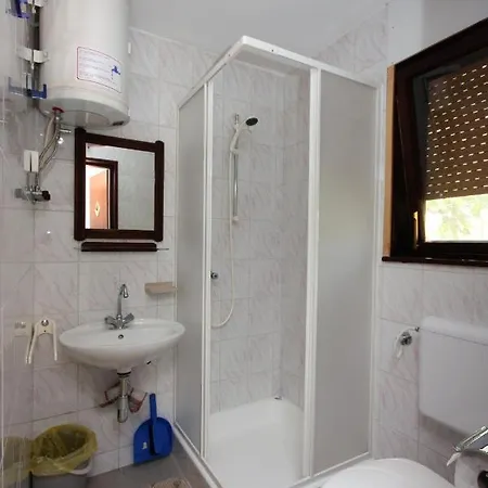 With A Parking Space Murter - 5102 *