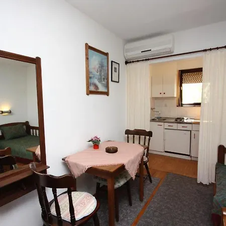 Apartamento With A Parking Space Murter - 5102