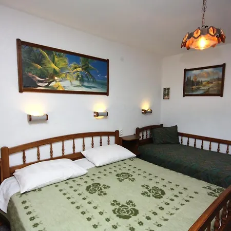 With A Parking Space Murter - 5102 *