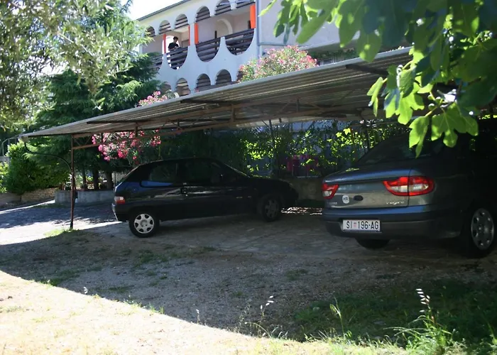 Appartement With A Parking Space Murter - 5102 *